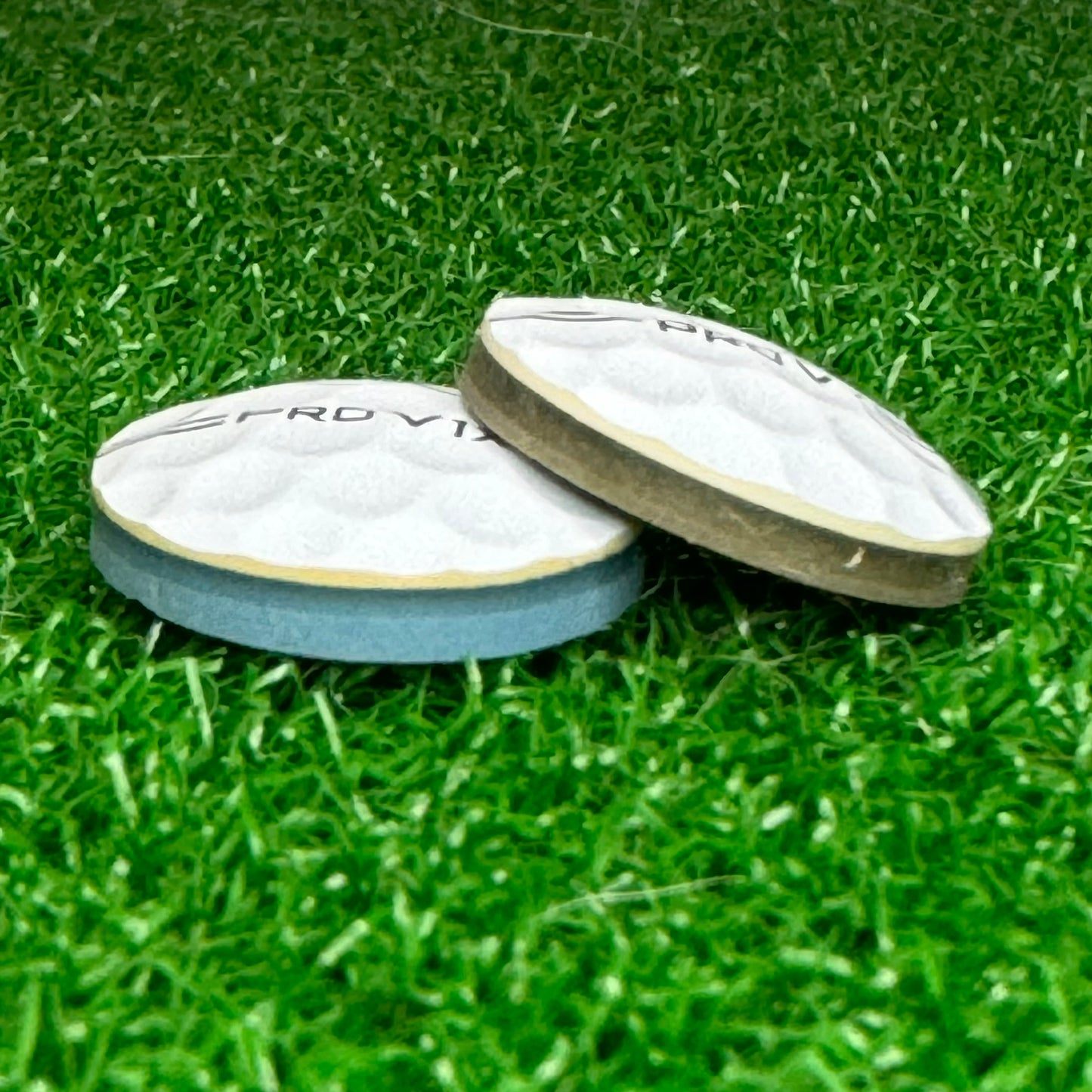 Nubbin Golf Ball Marker: Titleist Alignment - Nubbin Golf Ball Marker: Titleist Alignment - GolfBallGuts