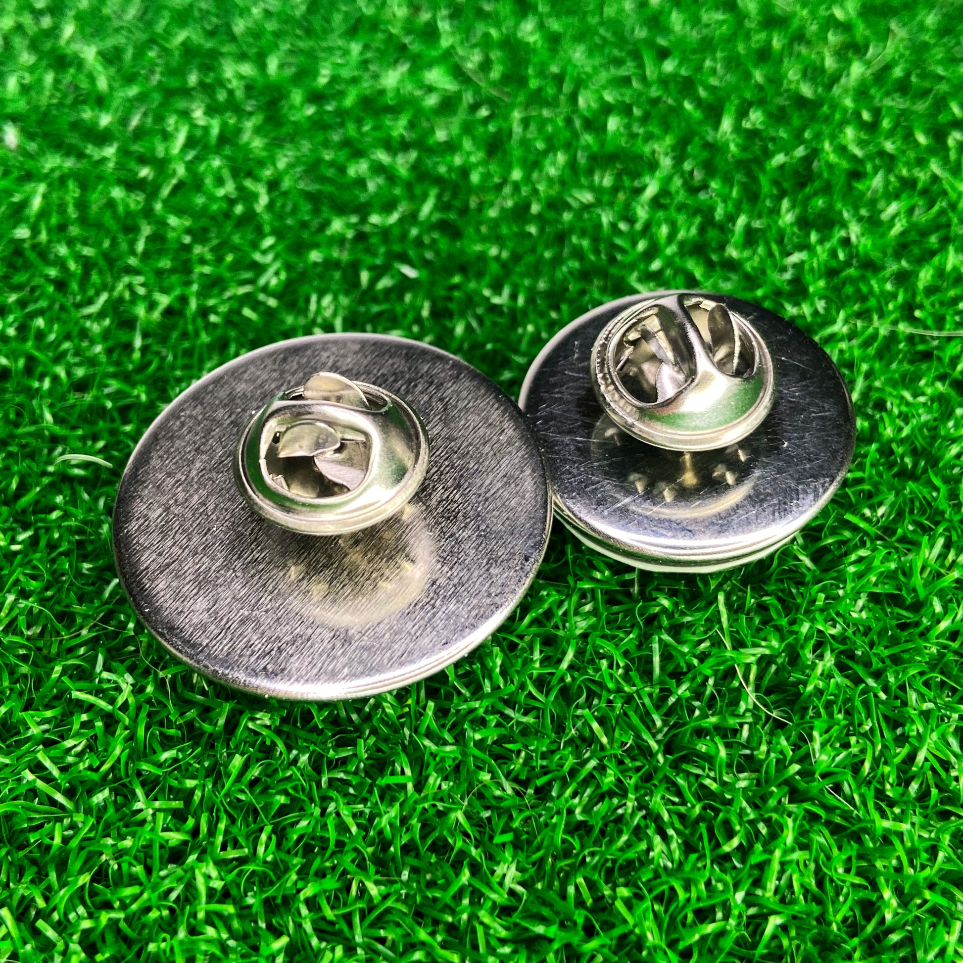 Pin: Titleist - Pin: Titleist - GolfBallGuts